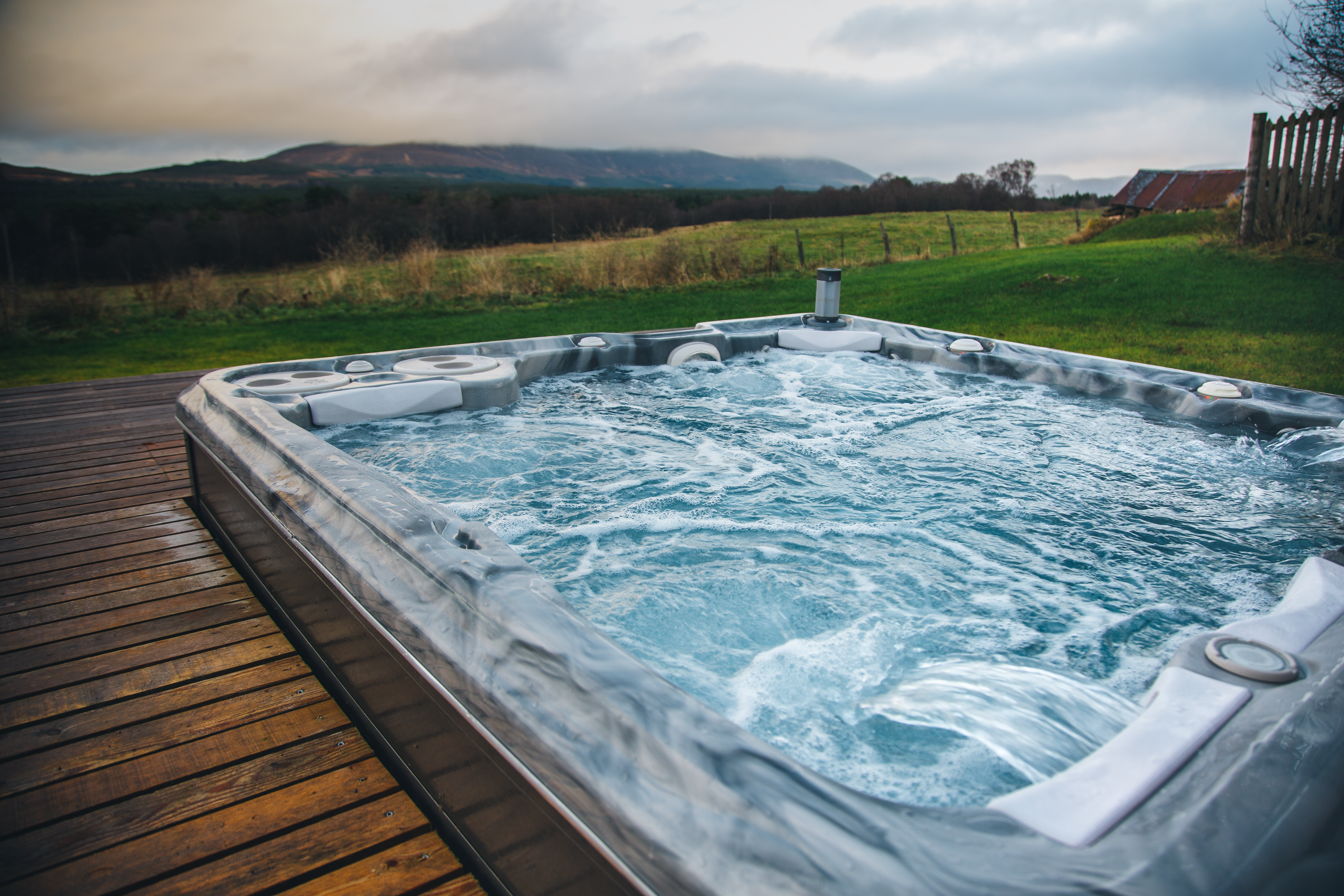 Sunken Hot tub with amazing view 