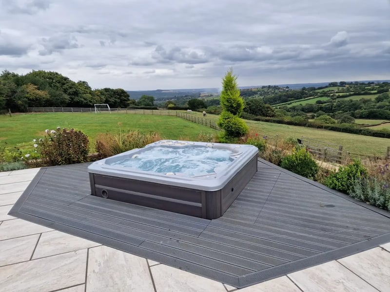 hot-tub-spa-base-options-leicester