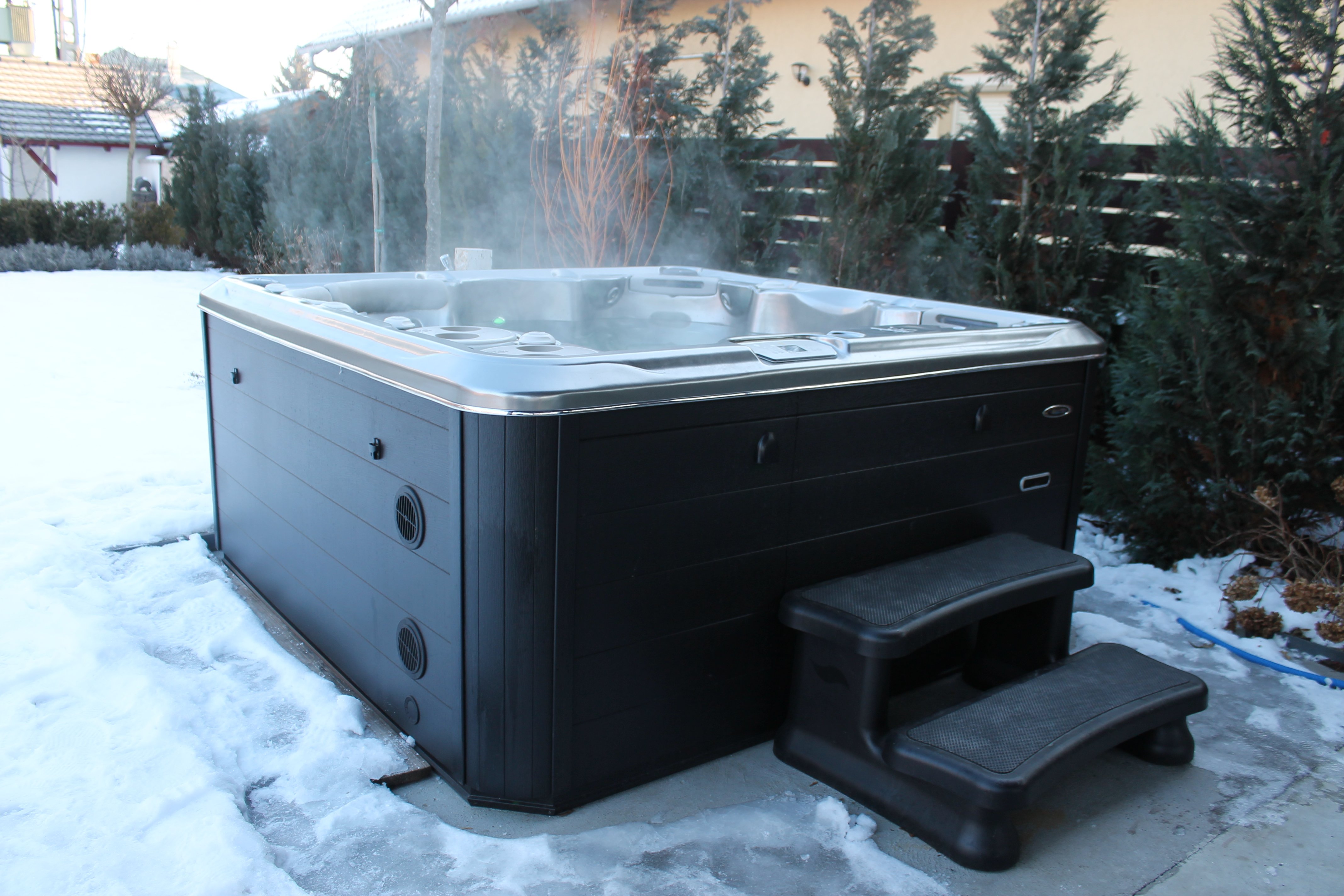 Free standing Hot tub in snow