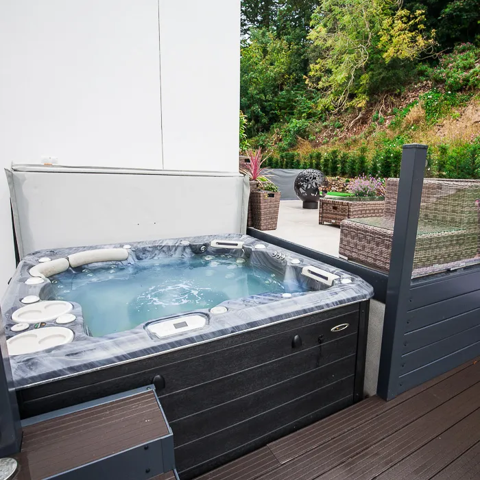 Hydropool-nottingham-hot-tub-installastion-decking